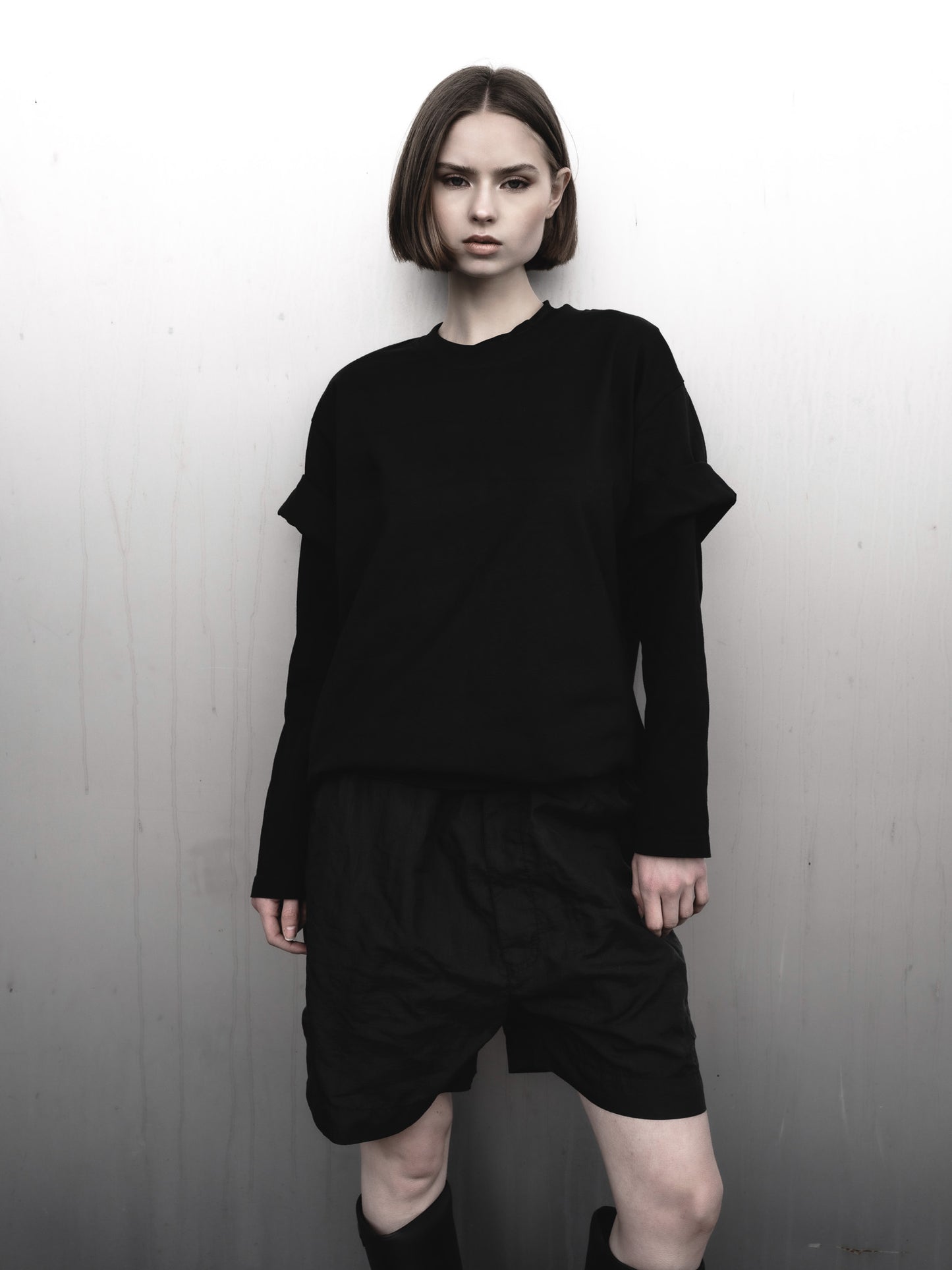 BLACK T-SHIRT