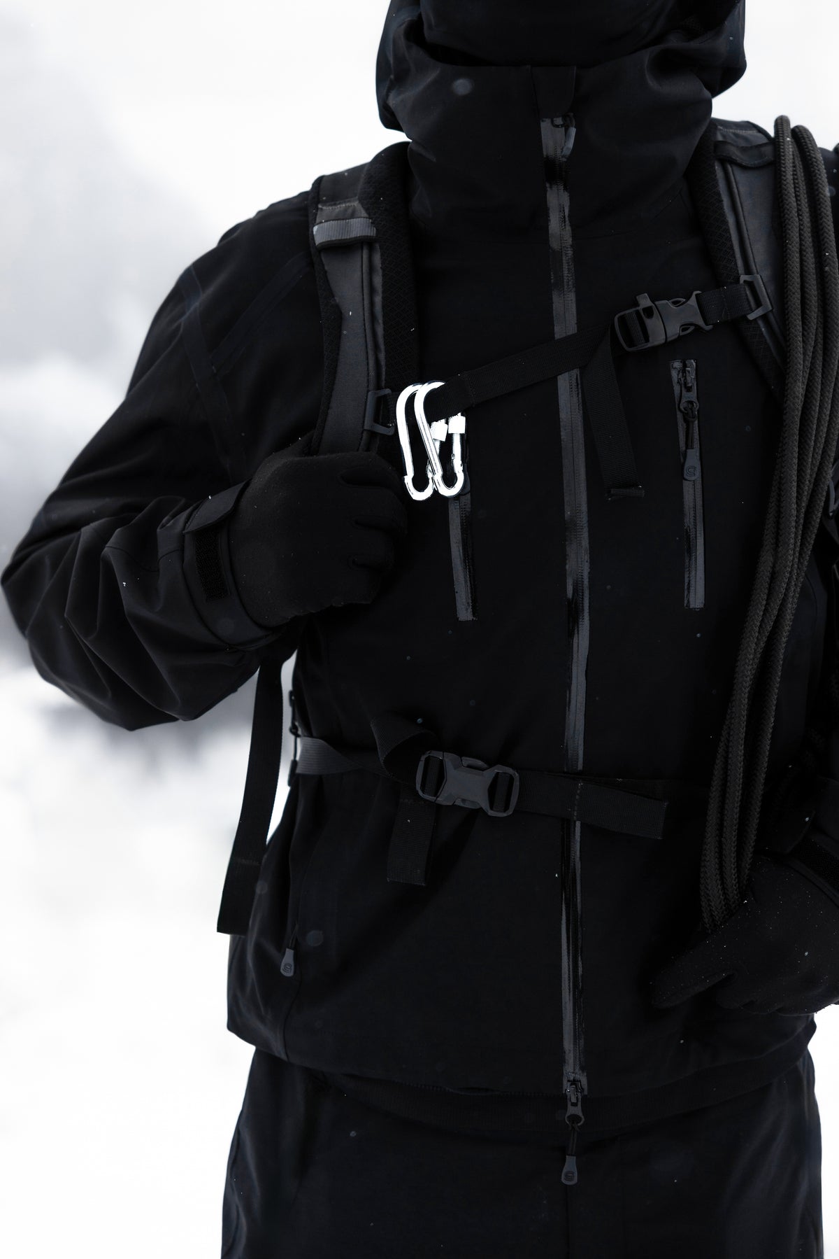 TECHNICAL RAIN JACKET