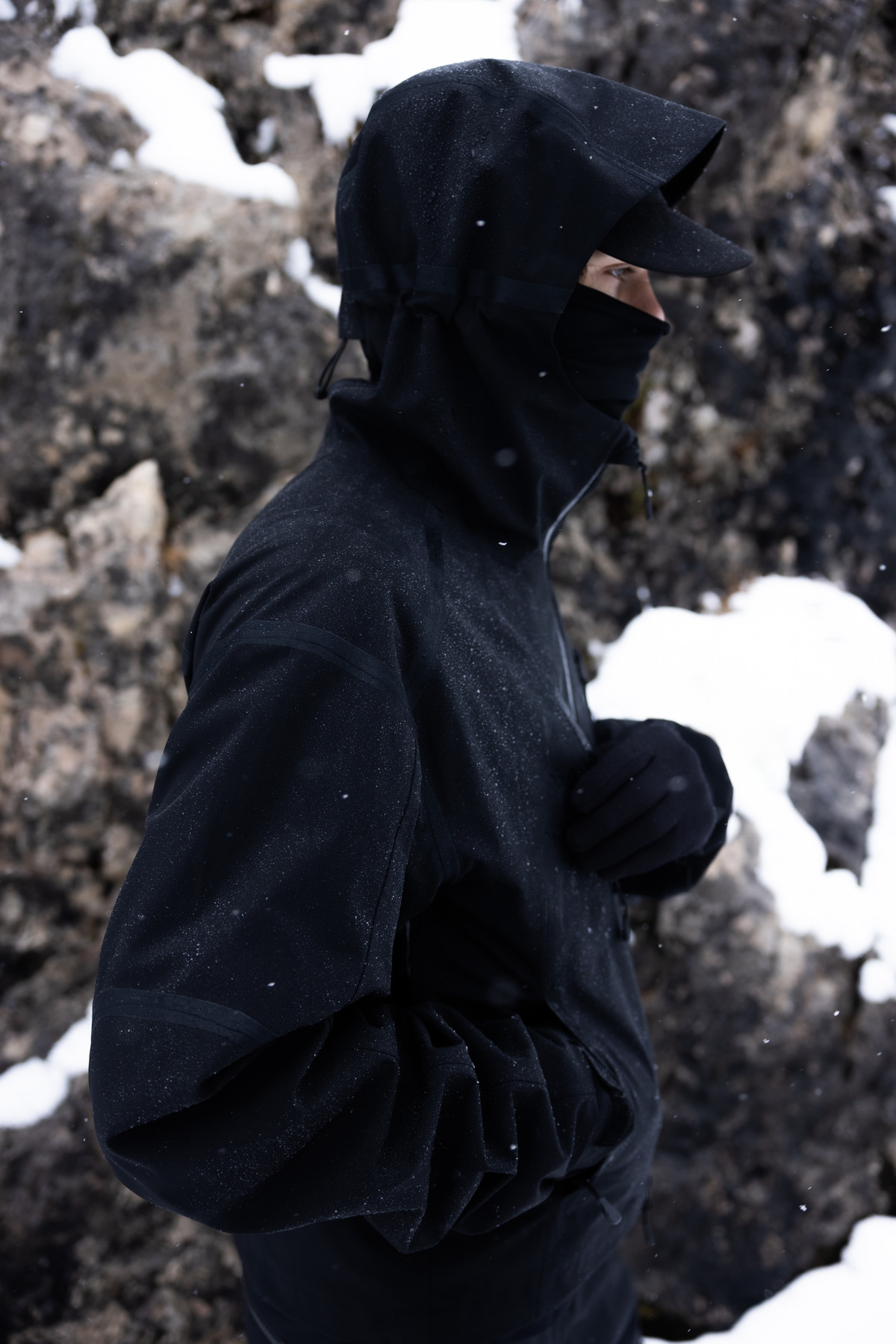 TECHNICAL RAIN JACKET