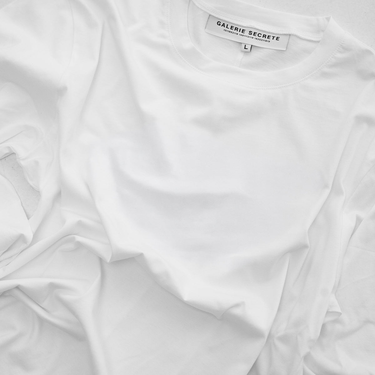 WHITE LONGSLEEVE