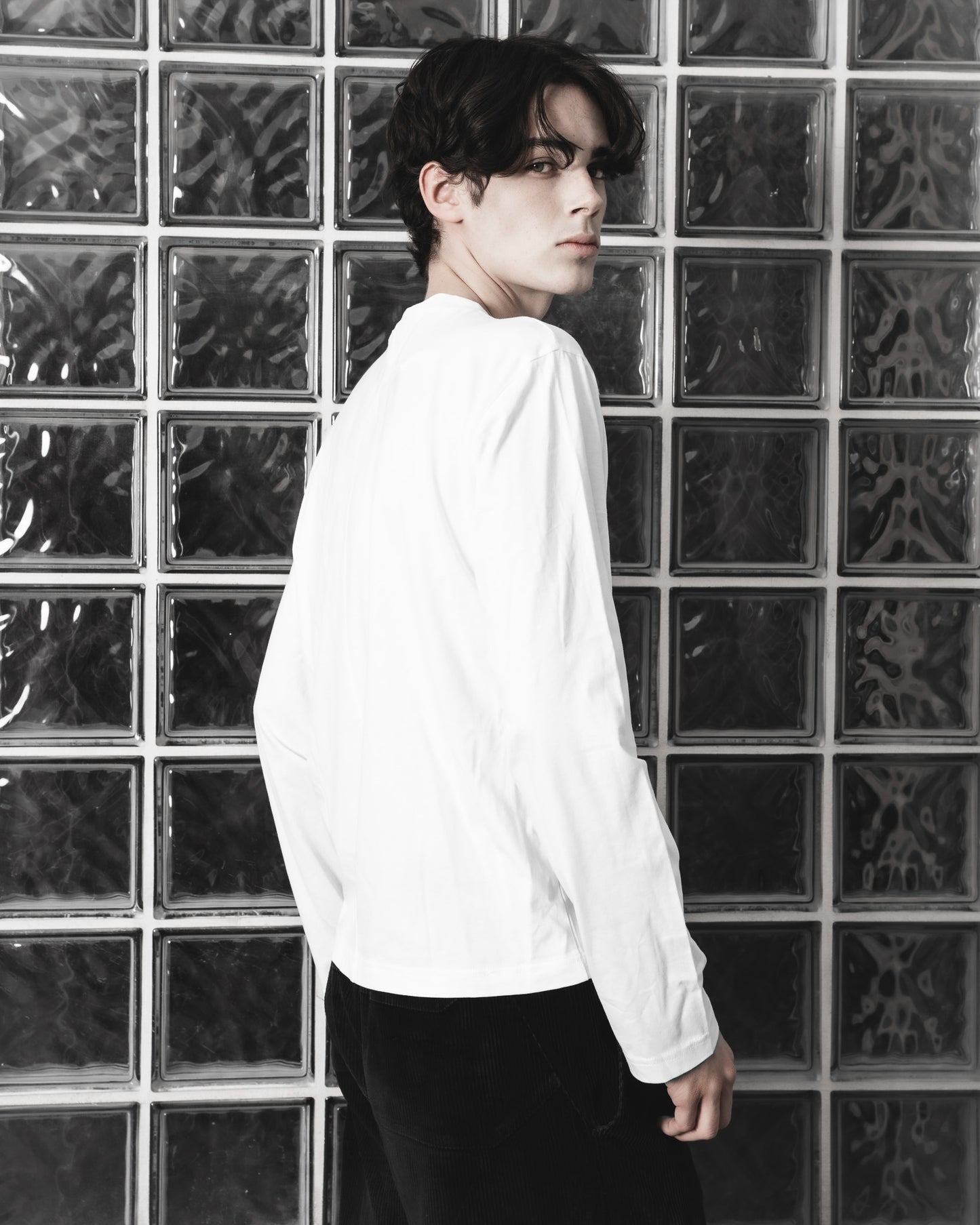 WHITE LONGSLEEVE