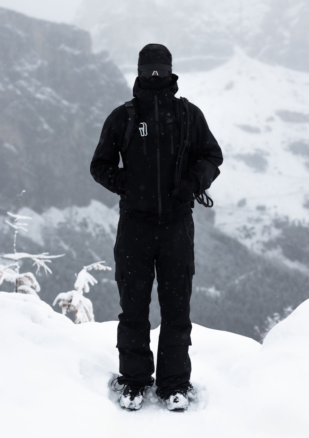 TECHNICAL RAIN JACKET