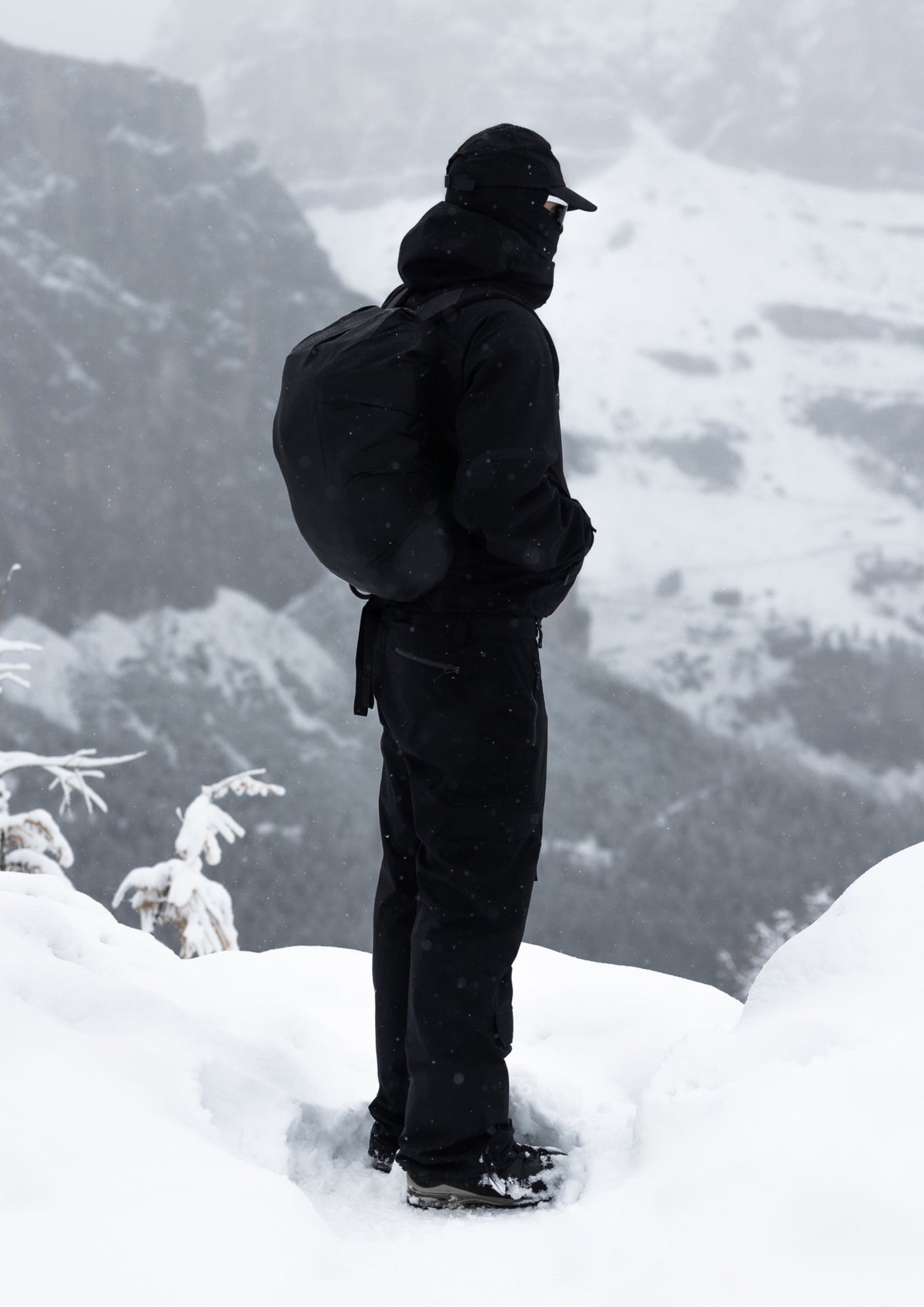 TECHNICAL RAIN JACKET
