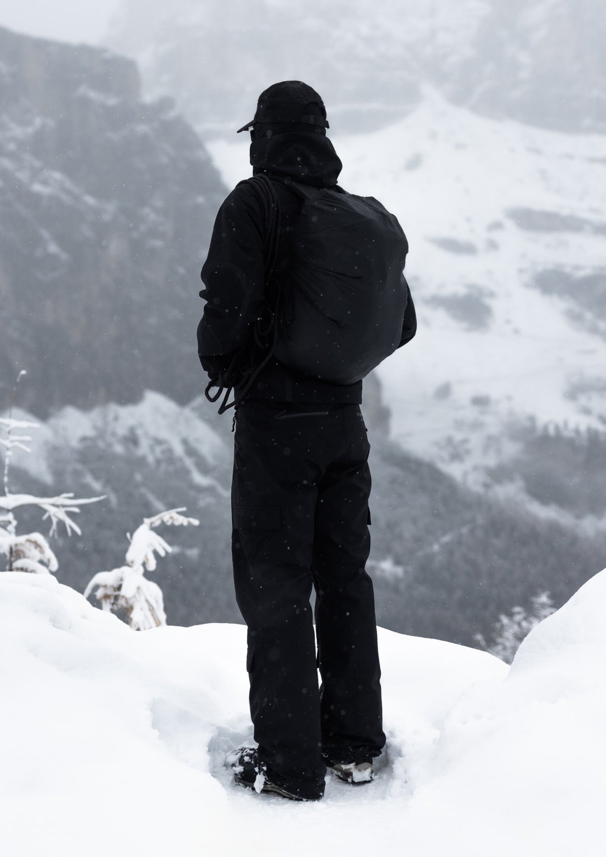 TECHNICAL RAIN JACKET