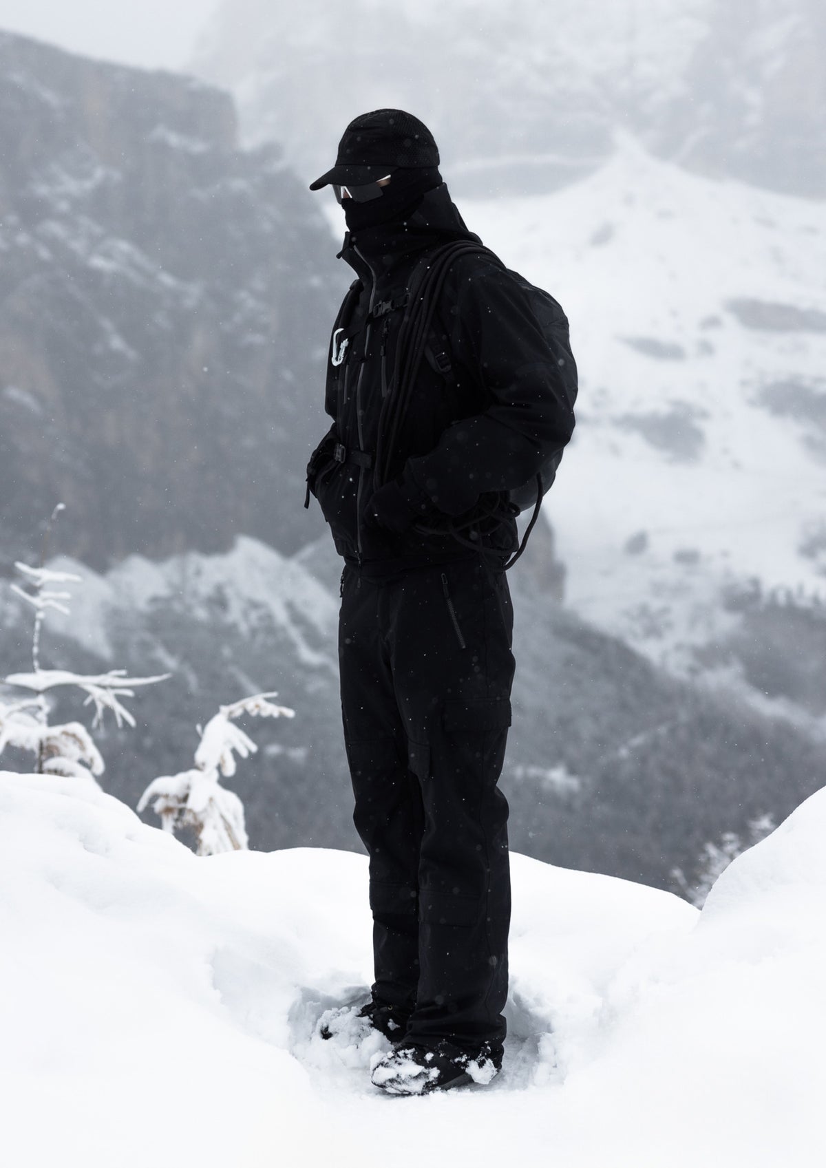 TECHNICAL RAIN JACKET